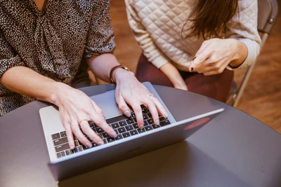 two-women-on-laptop
